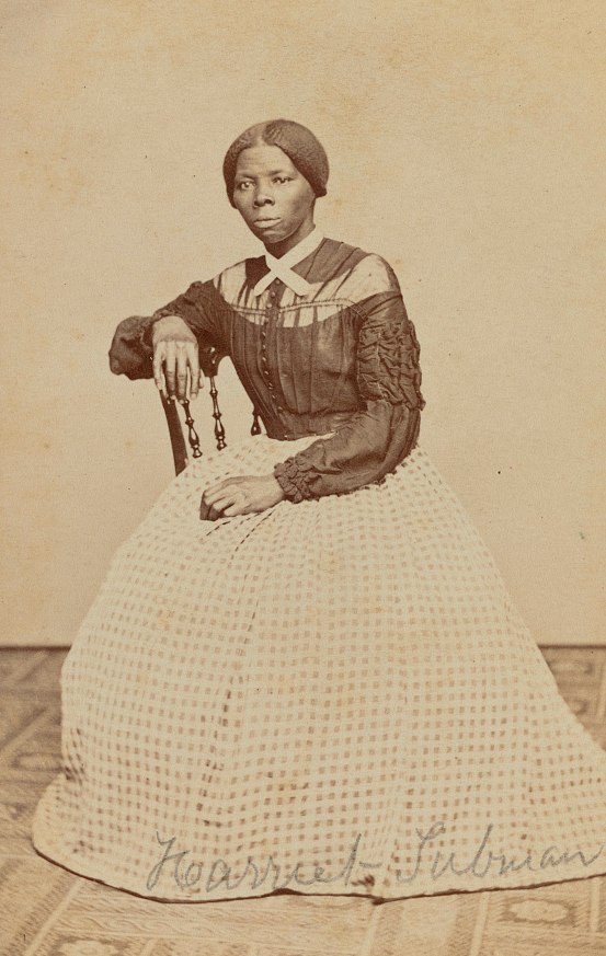 Photographie historique en noir et blanc d'une femme