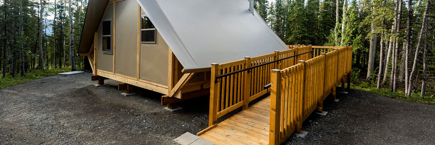 Une tente oTENTik accessible dotée d’une rampe d’accès.