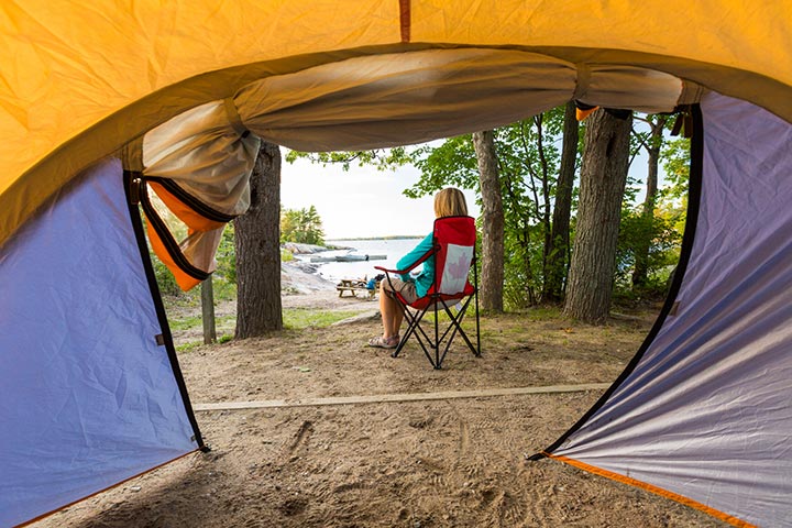  Camping au terrain de la baie Honeymoon sur l’île Beausoleil dans le parc national des Îles-de-la-Baie-Georgienne.