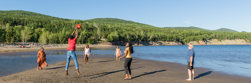 Visitors play frisbee at Penouille beach.
