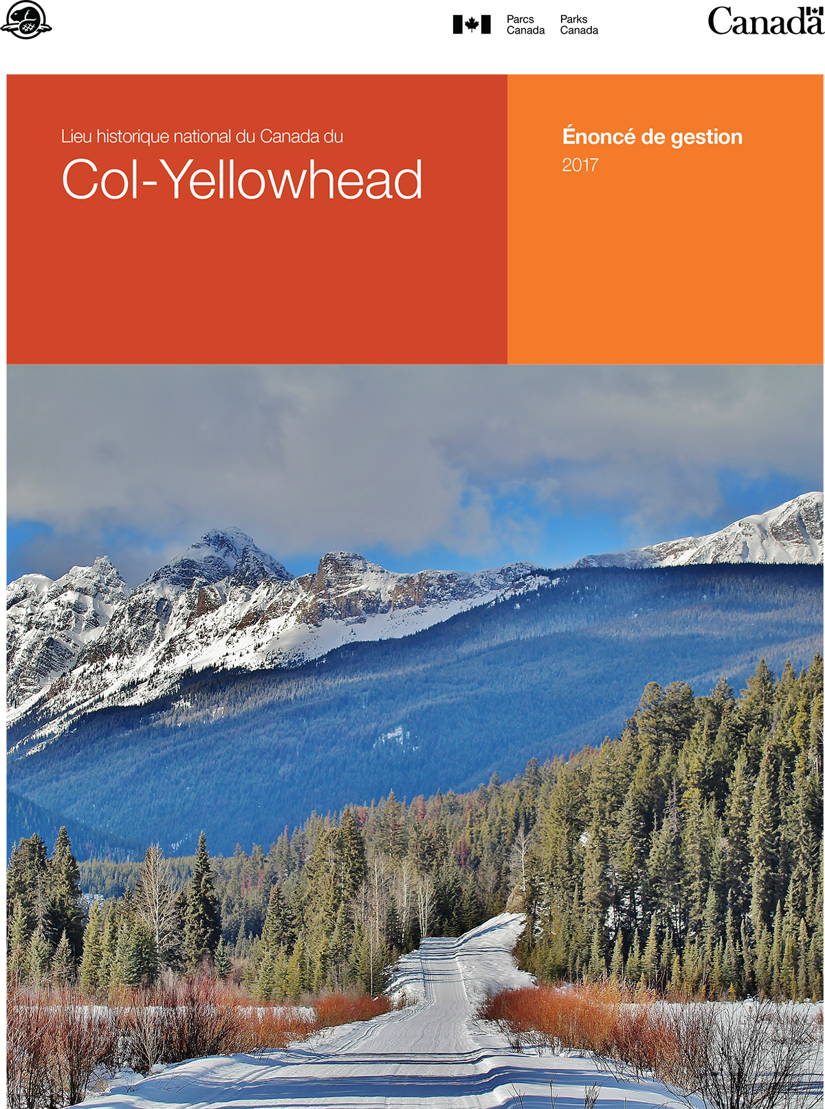 Un col de montagne. Deux rectangles orange. Les mots écrits en blanc sont les mots Site historique national du Canada du Col-Yellowhead - Énoncé de gestion 2017