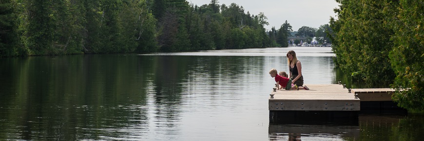 A family on a dock at Rosedale lockstation