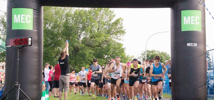 Runners of the MEC run at the Chambly canal