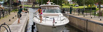 Employees of the Chambly Canal will guide you during your lockage