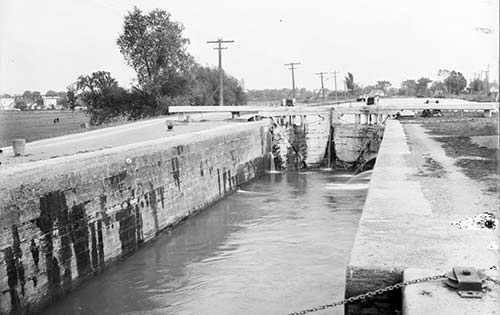 Historical picture of Chambly Canal