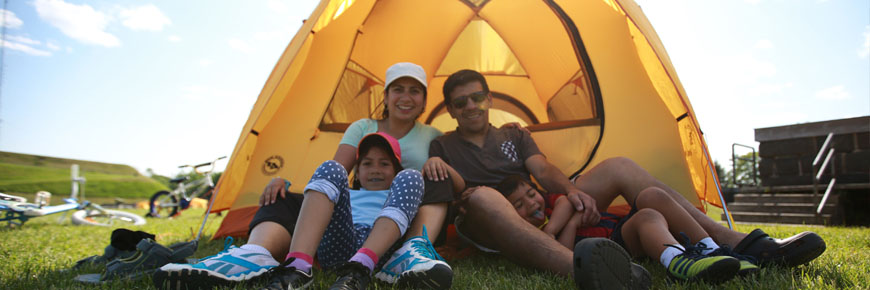 famille en camping au fort numéro-un