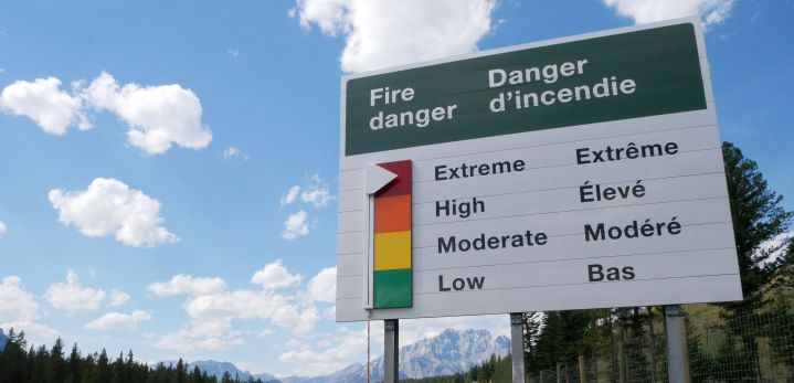 fire danger sign set at extreme danger