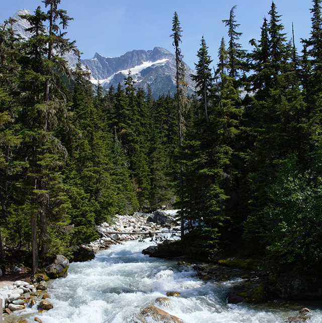 Image of a river with a mountainous backdrop