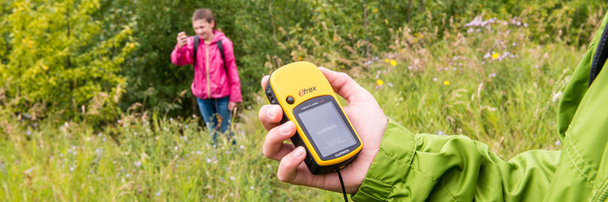 Two young person looking for cache with a GPS