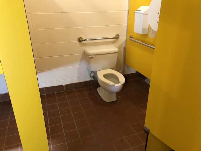 An accessible toilet for people with reduced mobility in the service building at Loop E of Petit-Gaspé campground.
