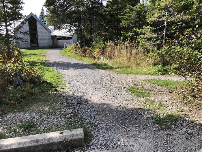The entrance to the service building at Loop A of Petit-Gaspé campground.