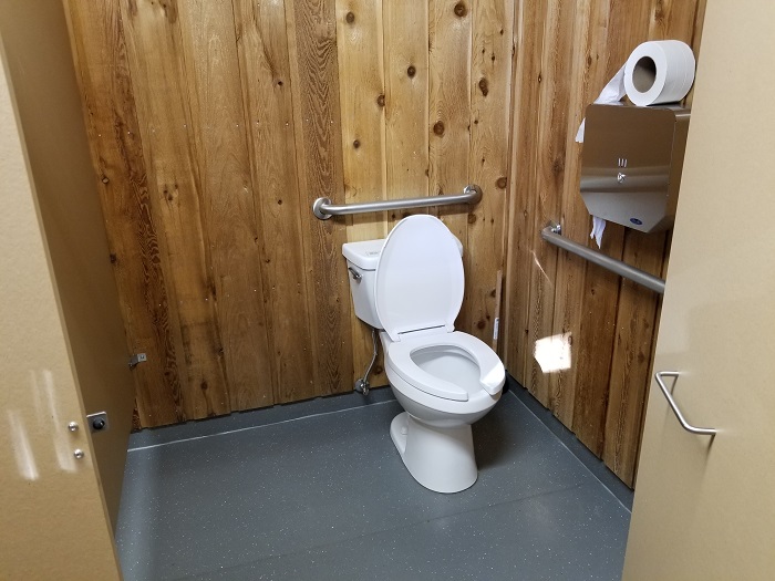The washroom in the service building at Fort Peninsula is adapted for people with reduced mobility.
