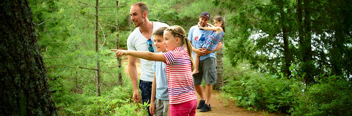 A young family hikes in La Mauricie Park