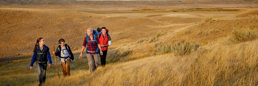 Un groupe de visiteurs lors d'une randonnée pédestre dans le bloc Ouest du parc national des Prairies.  