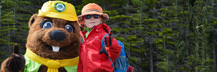 Parka, the Parks Canada mascot and a little boy in sunglasses give a thumbs up. 