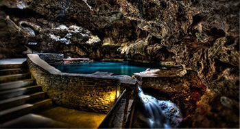 Vue intérieure de la grotte de Cave and Basin