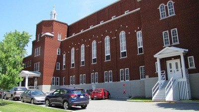 Le monastère de la Congrégation des Servantes de Jésus-Marie. Façade donnant sur la rue Laurier © C. Boucher, Parcs Canada | Parks Canada, 2018