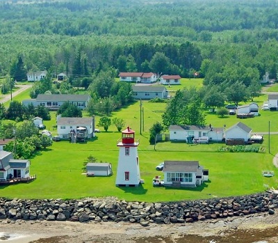 Phare de Caissie Point (© Fisheries and Oceans Canada | Pêche et Océans Canada)