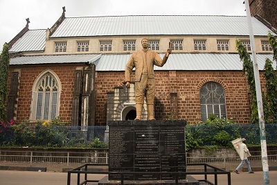 Statue de Thomas Peters, Freetown, Sierra Leone (© Afrique Photos)