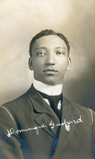 Photo de finissant de Dominique Francois Gaspard au Séminaire de Saint-Hyacinthe, vers 1911 (© Centre d’histoire de Saint-Hyacinthe / Fonds CH001 Séminaire de Saint-Hyacinthe | Centre d’histoire de Saint-Hyacinthe / Fonds CH001 Séminaire de Saint-Hyacinthe)