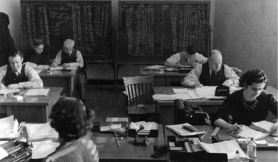 The Examination Unit at the National Research Council Annex building on Montréal Road in Ottawa in 1942 © Communications Security Establishment | Centre de la sécurité des télécommunications