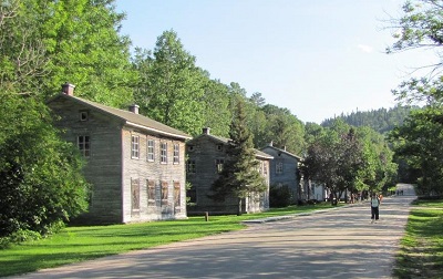 Saint-Georges Street, Historic Village of Val-Jalbert, Chambord, Québec (© Parcs Canada | Parks Canada)